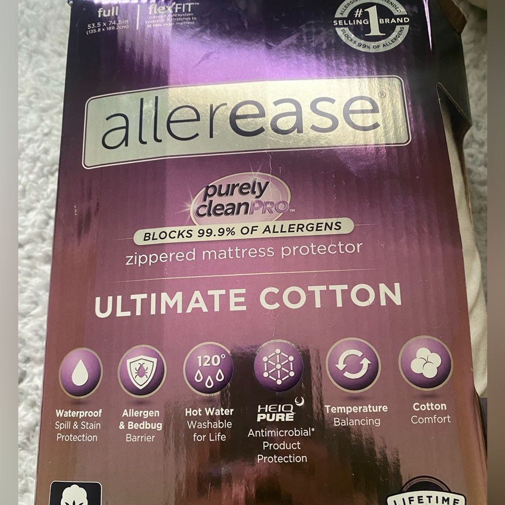 Zippered mattress protector